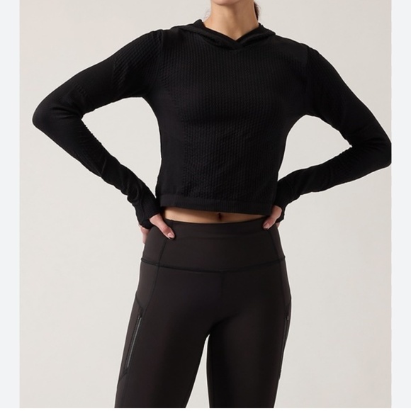 ATHLETA Flurry Seamless CROPPED hoodie in Black - Picture 1 of 5